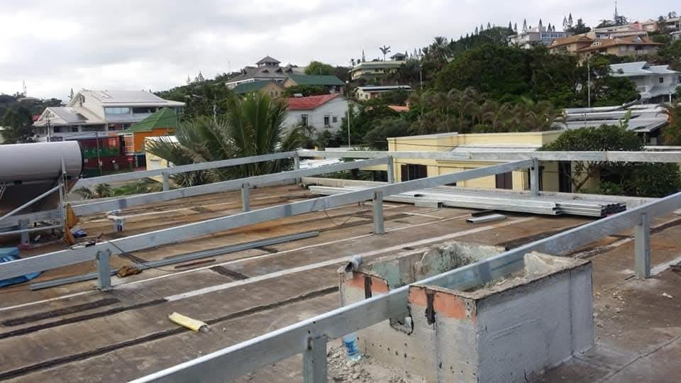 Charpente métallique posée sur une toiture à Nouméa
